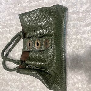 Elegant Green Woven Shoulder Bag